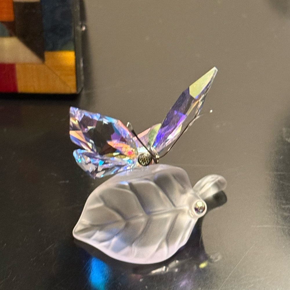 Swarovski glass animal figurine - butterfly on leaf